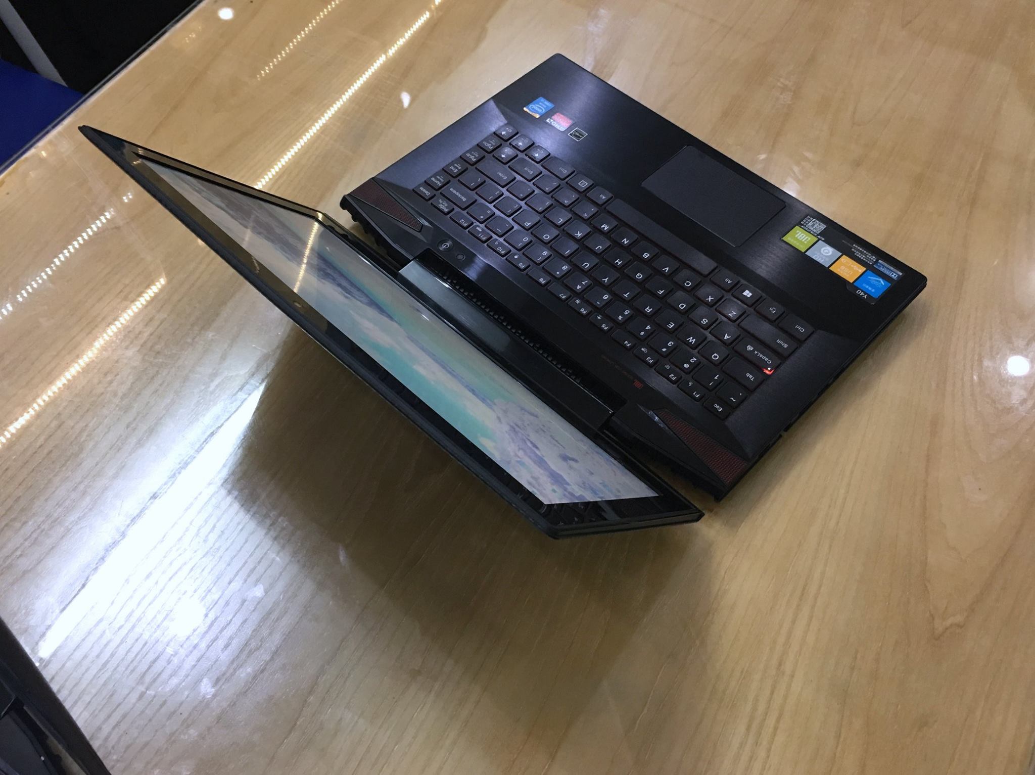 Laptop Gaming Lenovo Y40 70-2.jpg